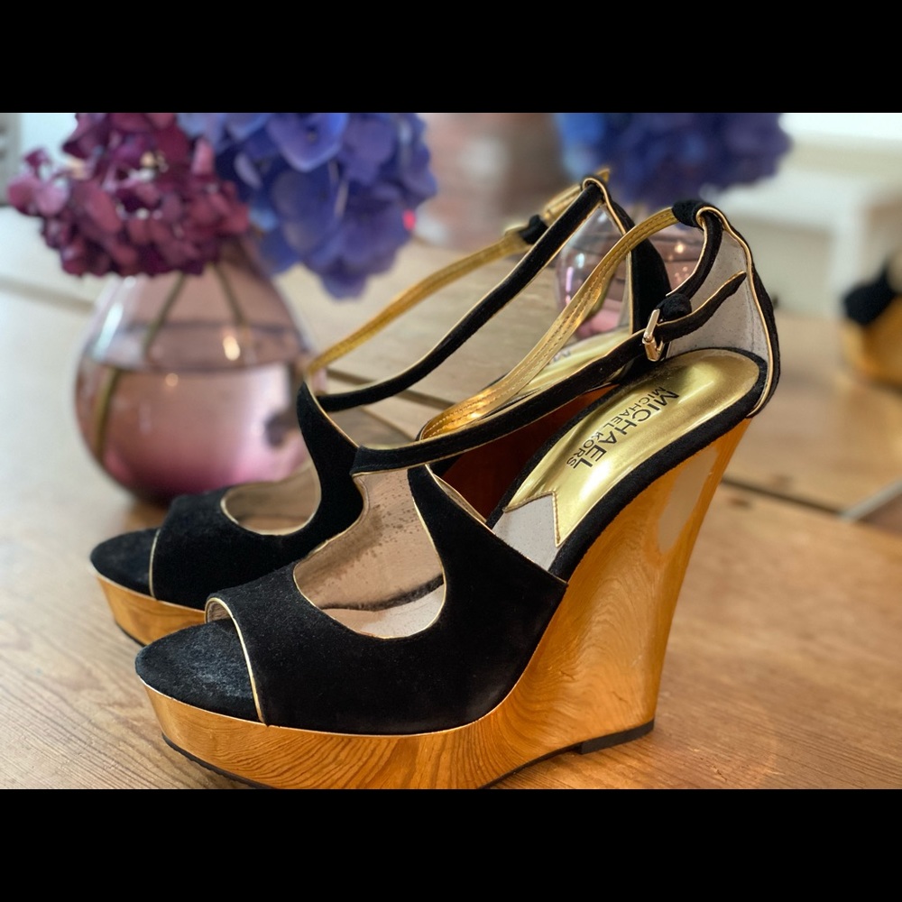 Gold and Black 5”  Michael Kors Sandal 7.5
